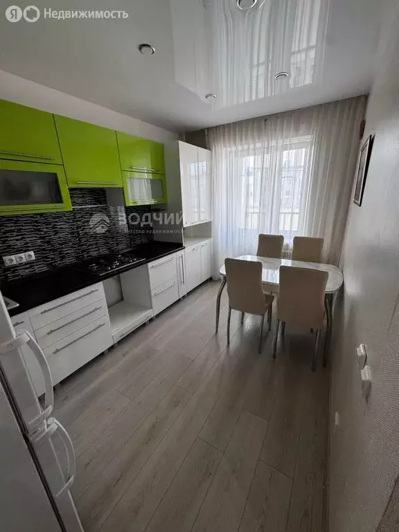 2-комнатная квартира: Чебоксары, улица Чернышевского, 17к2 (62 м) - Фото 0