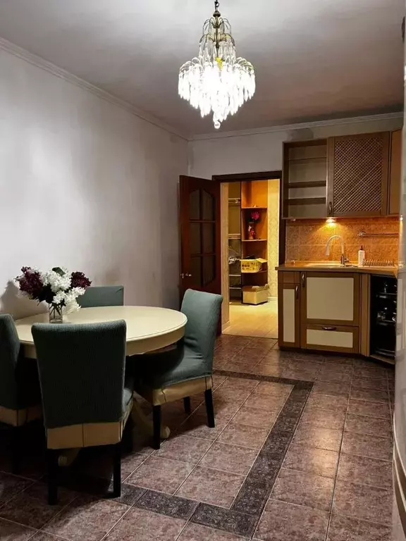 2-к кв. Татарстан, Казань ул. Аделя Кутуя, 46 (100.0 м) - Фото 0