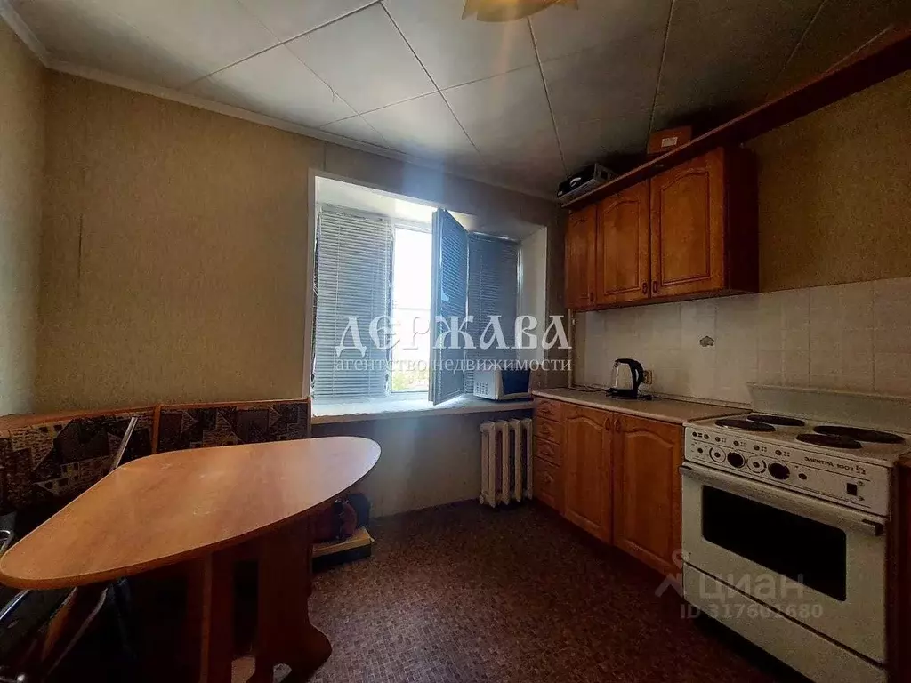 1-к кв. Белгородская область, Старый Оскол Макаренко мкр, 7 (40.0 м) - Фото 1