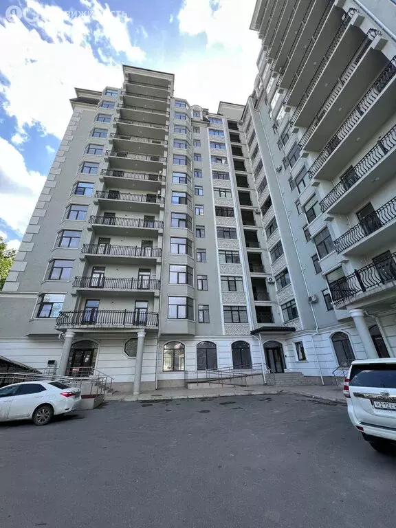 2-комнатная квартира: Махачкала, улица Ирчи Казака, 14А (80 м) - Фото 0