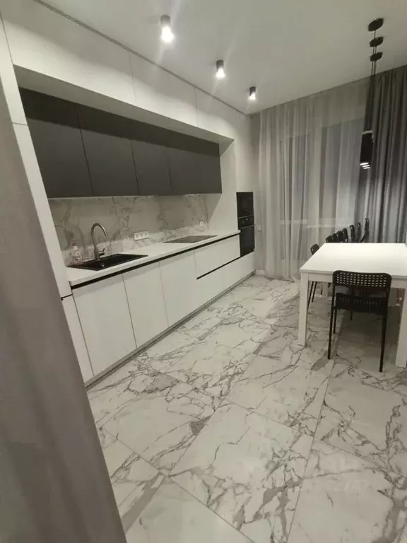 3-к кв. Омская область, Омск ул. Перелета, 19 (89.9 м) - Фото 1