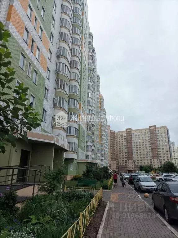 3-к кв. Курская область, Курск просп. Анатолия Дериглазова, 5 (76.9 м) - Фото 0