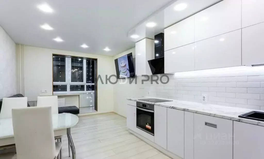 2-к кв. Кировская область, Киров ул. Анжелия Михеева, 16 (71.2 м) - Фото 1