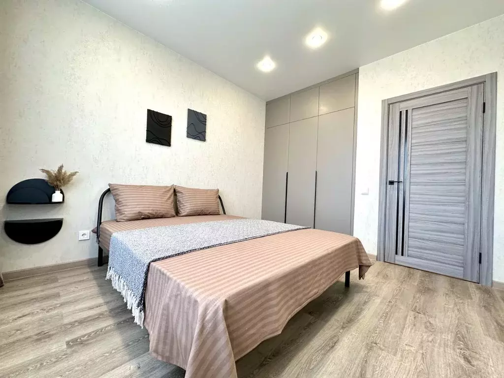 2-к кв. Тюменская область, Тюмень ул. Фармана Салманова, 5 (41.3 м) - Фото 0