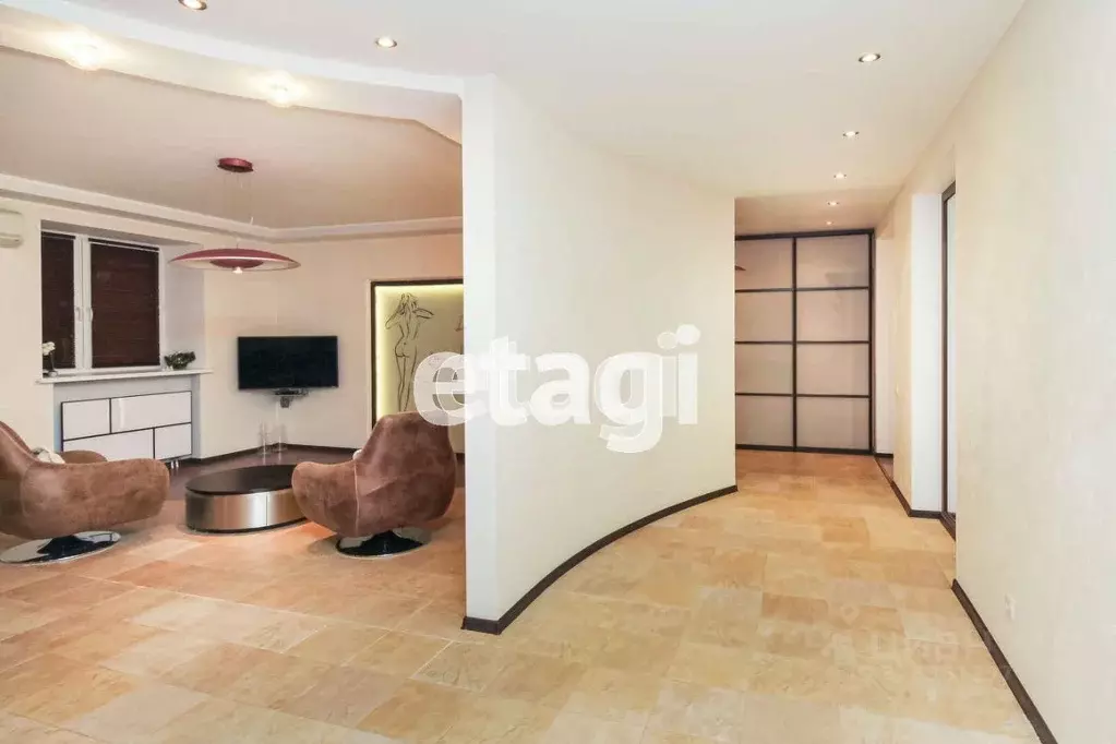 2-к кв. Тюменская область, Тюмень ул. Герцена, 82/1 (110.6 м) - Фото 1