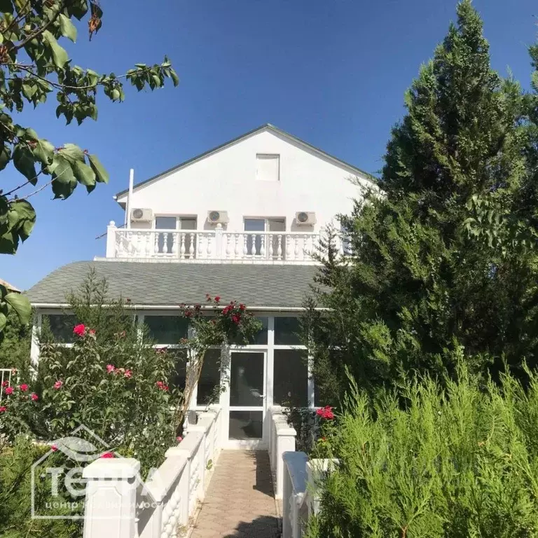 Коттедж в Крым, Сакский район, с. Суворовское ул. Вольная, 35 (250 м) - Фото 1