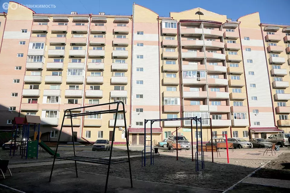 4-комнатная квартира: Абакан, улица Пушкина, 3 (100 м) - Фото 1