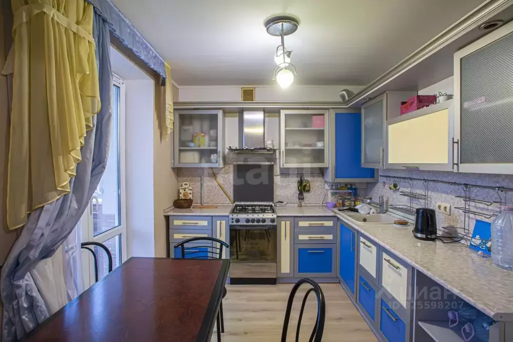 3-к кв. Севастополь ул. Генерала Хрюкина, 22 (69.8 м) - Фото 0