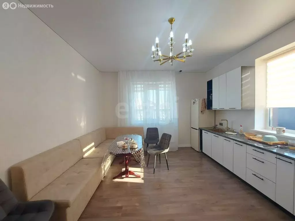 Дом в Гвардейское, улица Ак-Мечеть (163.4 м) - Фото 1