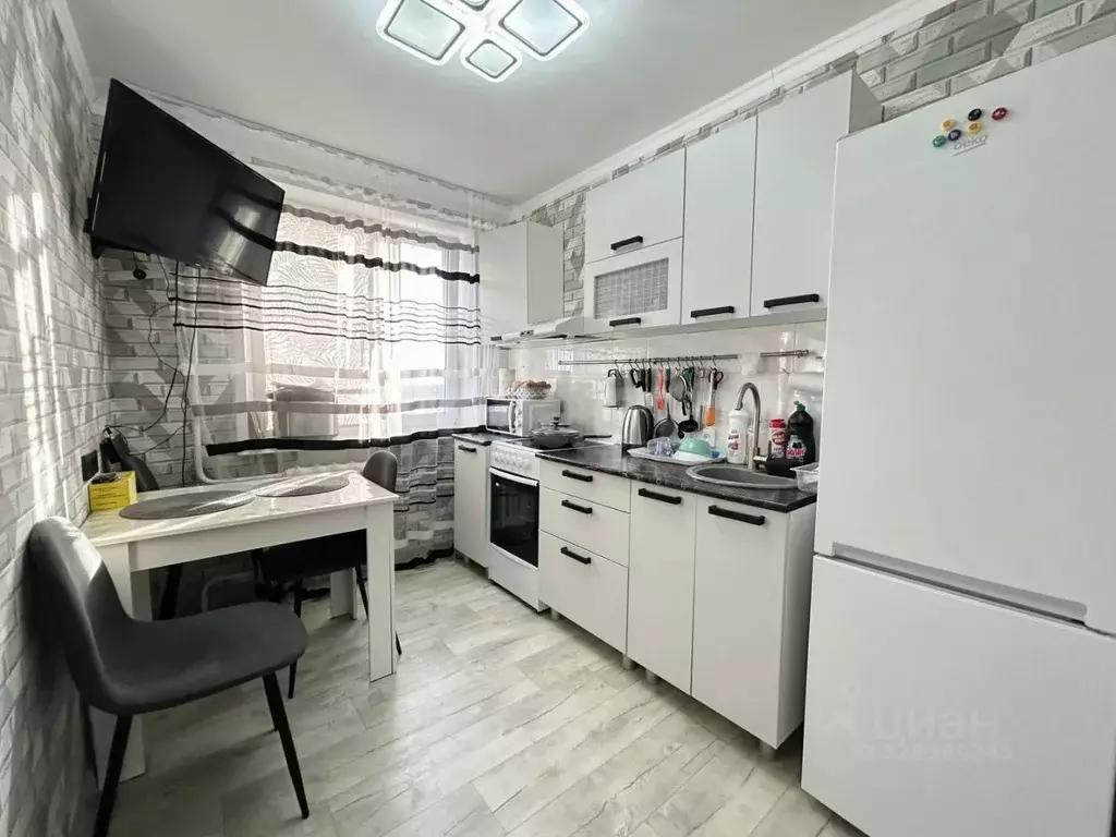 2-к кв. Тюменская область, Тобольск 6-й мкр, 18 (42.0 м) - Фото 2