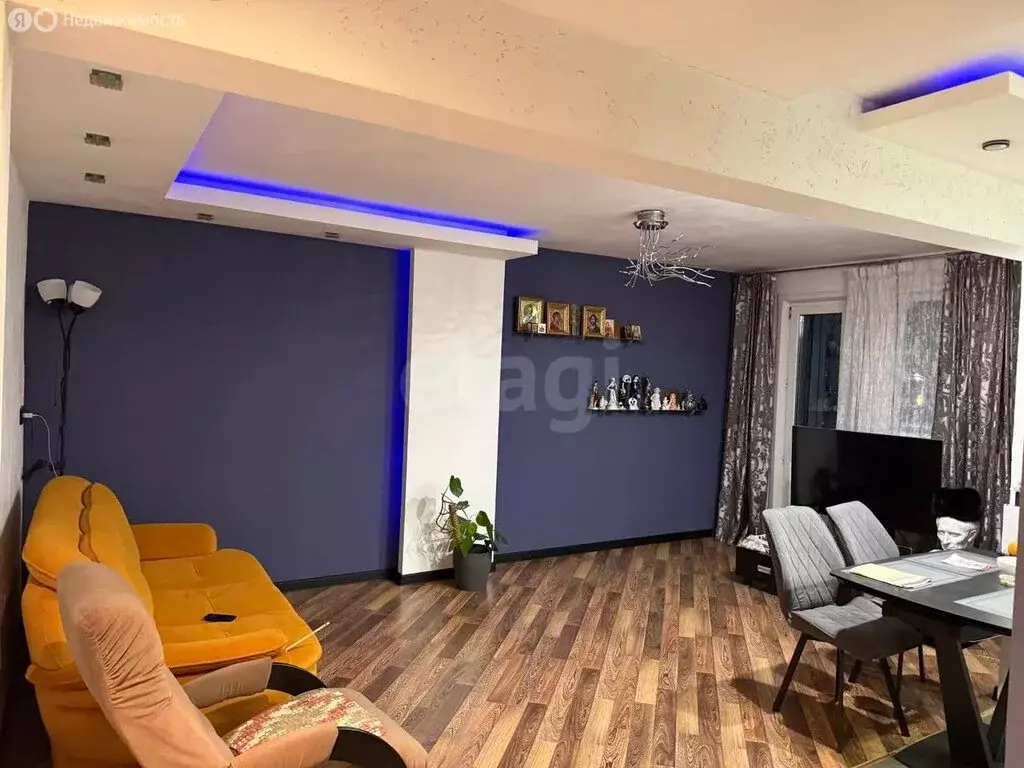 4-комнатная квартира: Горно-Алтайск, улица Григория Чорос-Гуркина, 74 ... - Фото 1