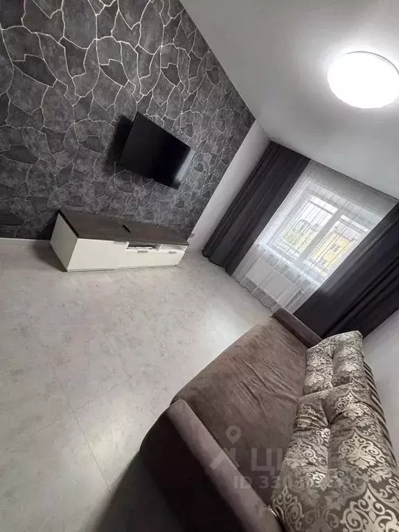1-к кв. Хакасия, Абакан ул. Генерала Тихонова, 2 (48.0 м) - Фото 1