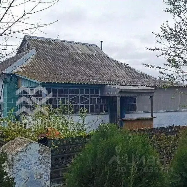Дом в Крым, Черноморский район, Медведевское с/пос, с. Медведево ул. ... - Фото 0