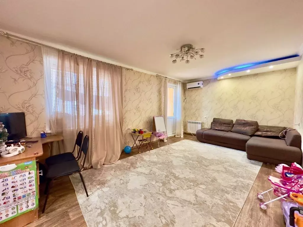 3-к кв. Татарстан, Набережные Челны ул. Академика Королева, 17Б (72.4 ... - Фото 1