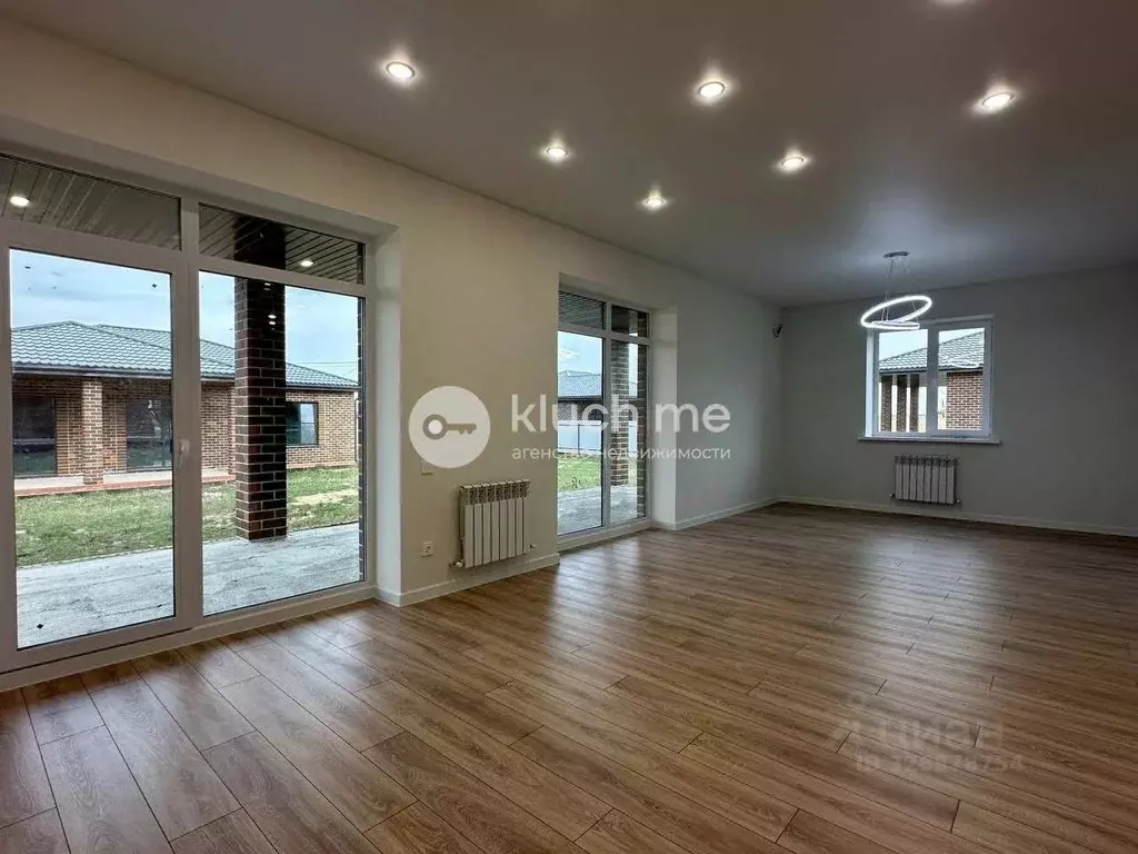 Дом в Татарстан, Лаишевский район, Большекабанское с/пос, с. Малые ... - Фото 1