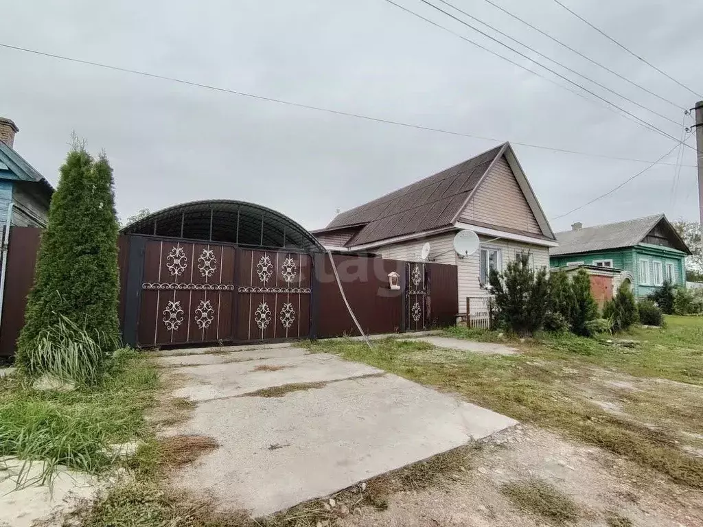 Дом в Брянская область, Трубчевский район, Телецкое с/пос, д. Красное ... - Фото 1