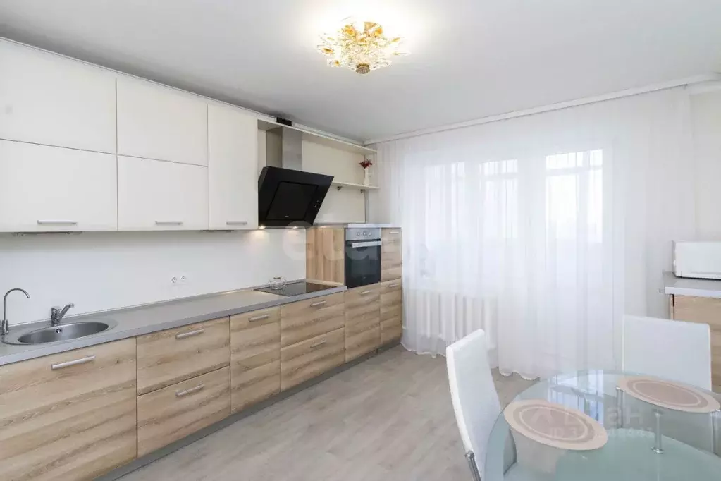 2-к кв. Тюменская область, Тюмень ул. Бориса Опрокиднева, 12 (67.0 м) - Фото 1