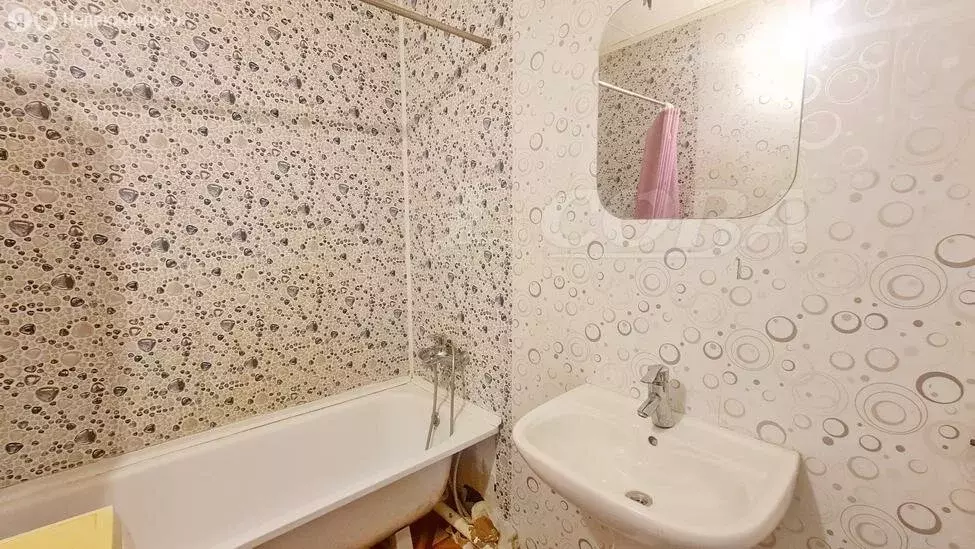1-комнатная квартира: Тюмень, улица Прокопия Артамонова, 6к1 (37.4 м) - Фото 1