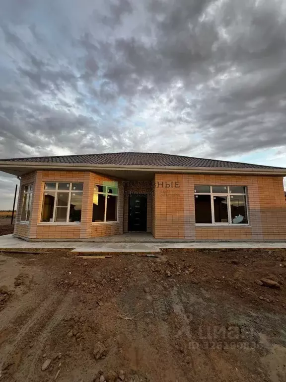 Дом в Астраханская область, Приволжский район, с. Карагали ул. ... - Фото 1