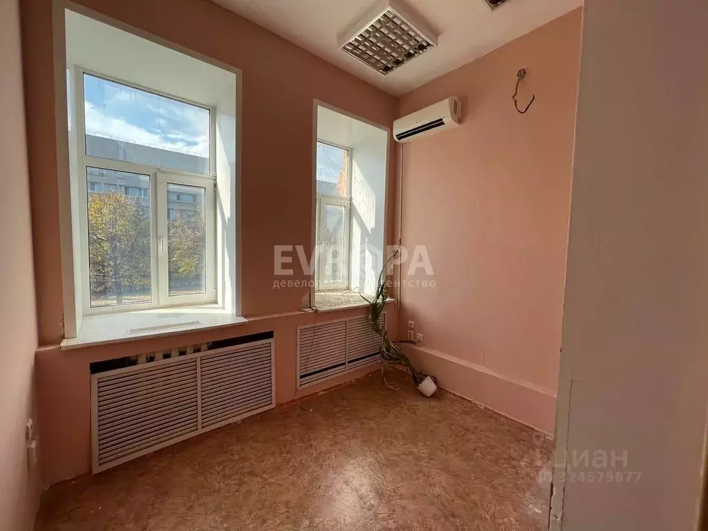 Офис в Ульяновская область, Ульяновск ул. Радищева, 8 (155 м) - Фото 1