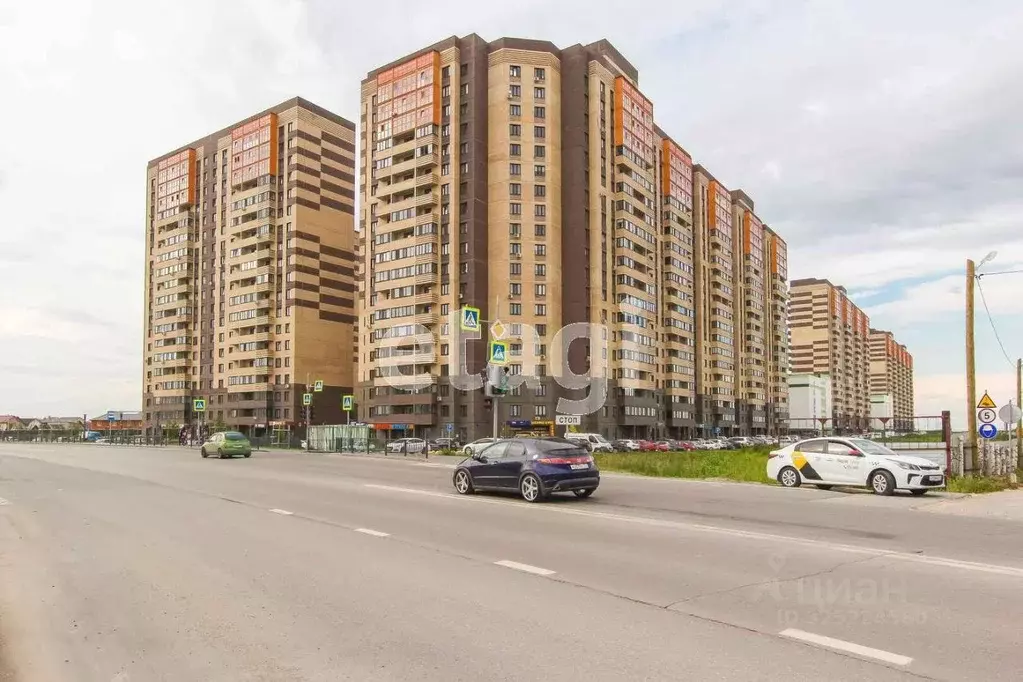 3-к кв. Тюменская область, Тюмень ул. Тимофея Чаркова, 81 (72.3 м) - Фото 1