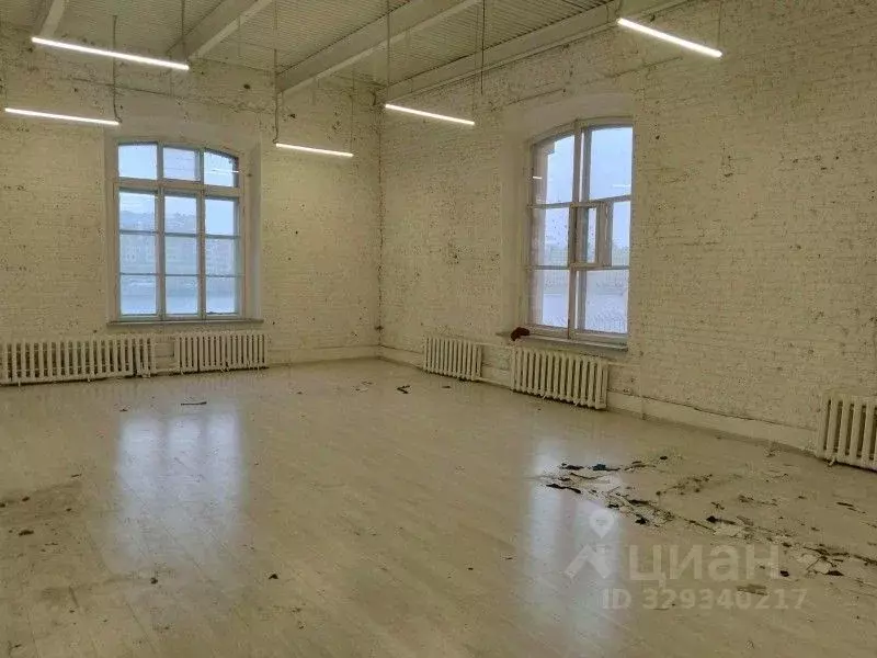 Торговая площадь в Санкт-Петербург ул. Комсомола, 2 (275 м) - Фото 1