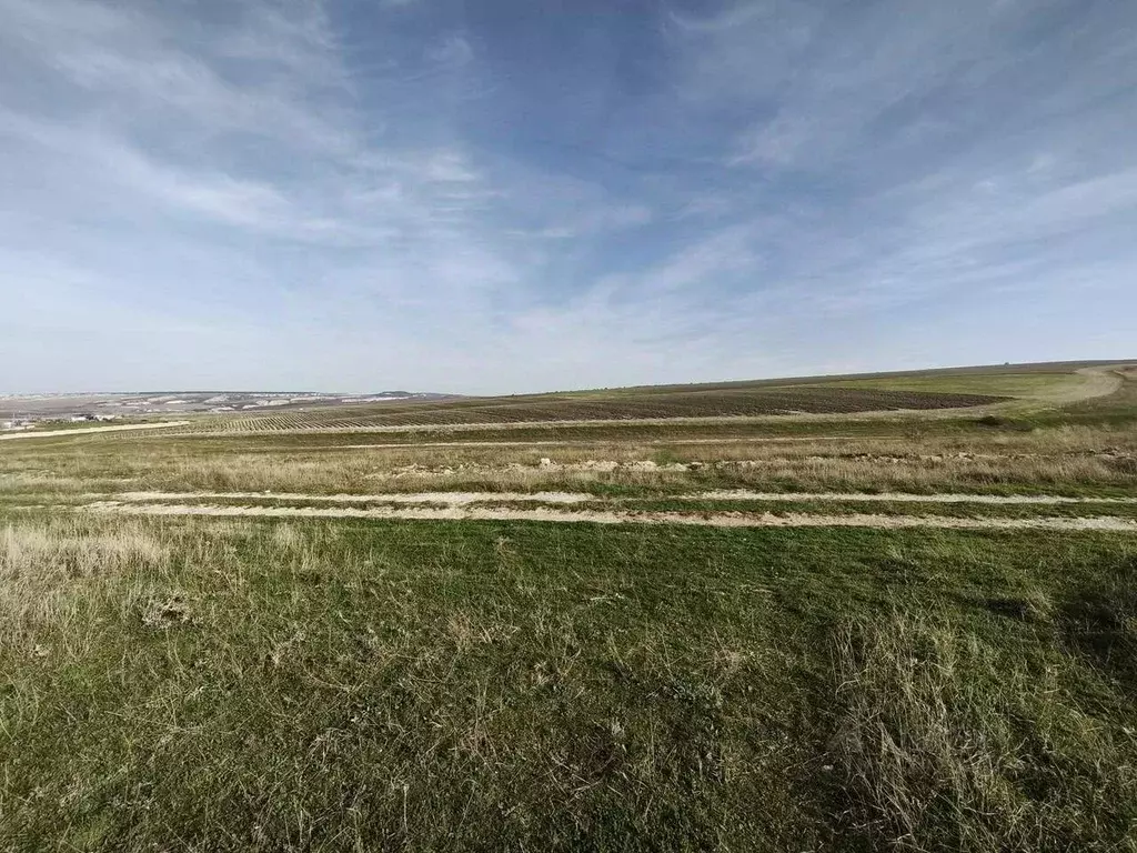 Участок в Крым, Бахчисарайский район, Железнодорожненское с/пос, с. ... - Фото 1