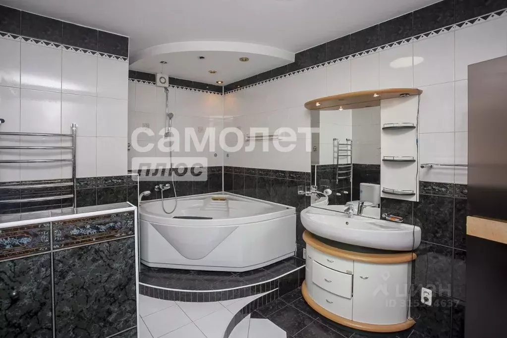 3-к кв. Кемеровская область, Кемерово бул. Строителей, 28/1 (120.8 м) - Фото 1