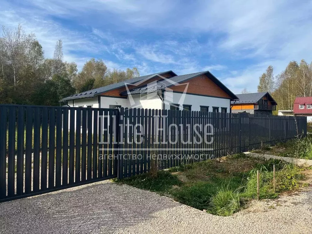 Дом в Калужская область, Жуковский муниципальный округ, Чубарово ... - Фото 1