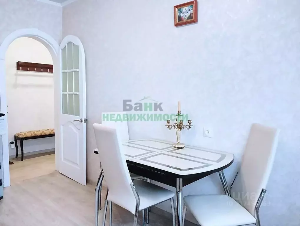 3-к кв. Саратовская область, Балаково Трнавская ул., 26/7 (71.6 м) - Фото 0
