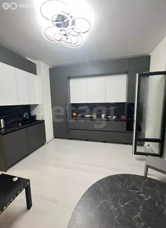 3-комнатная квартира: Санкт-Петербург, Верхне-Каменская улица, 11к1 ... - Фото 1