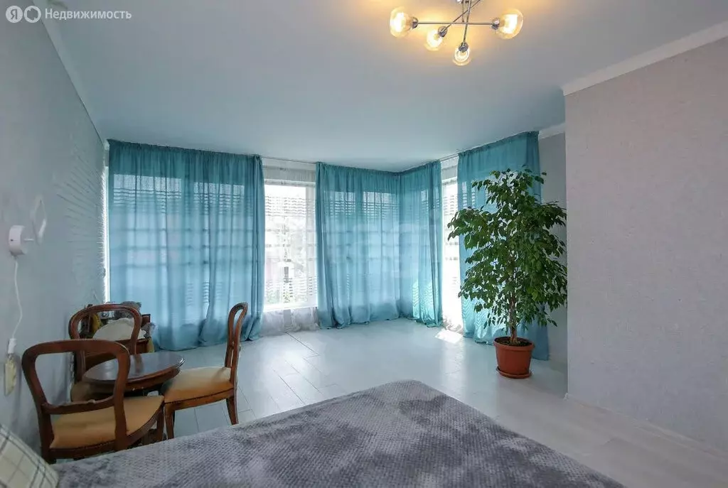 3-комнатная квартира: Калининград, Одесская улица, 14 (100 м) - Фото 1