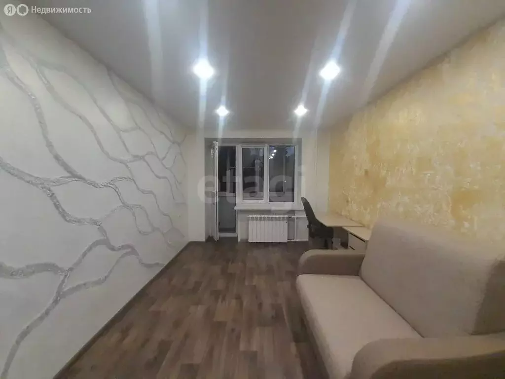 2-комнатная квартира: городское поселение Кремёнки, Кремёнки, улица ... - Фото 0