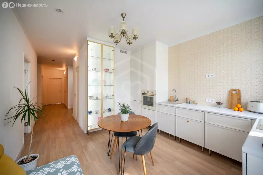3-комнатная квартира: Екатеринбург, улица Азина, 25 (94.1 м) - Фото 1