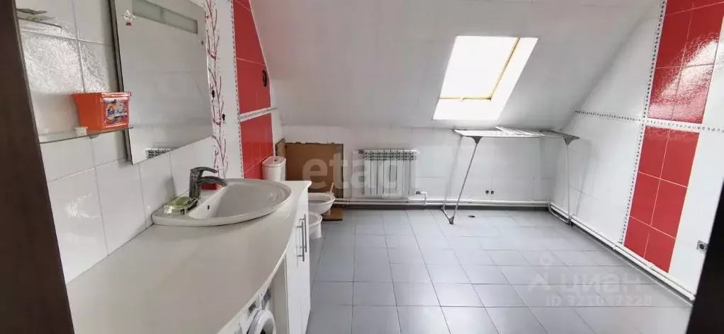 Дом в Красноярский край, Емельяново пгт ул. Советская, 1В (300 м) - Фото 1