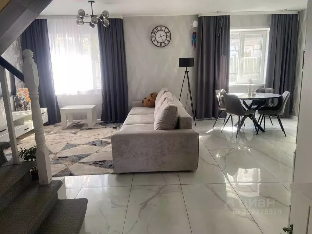 Коттедж в Волгоградская область, Волгоград ул. Джамбула Джабаева, ... - Фото 2