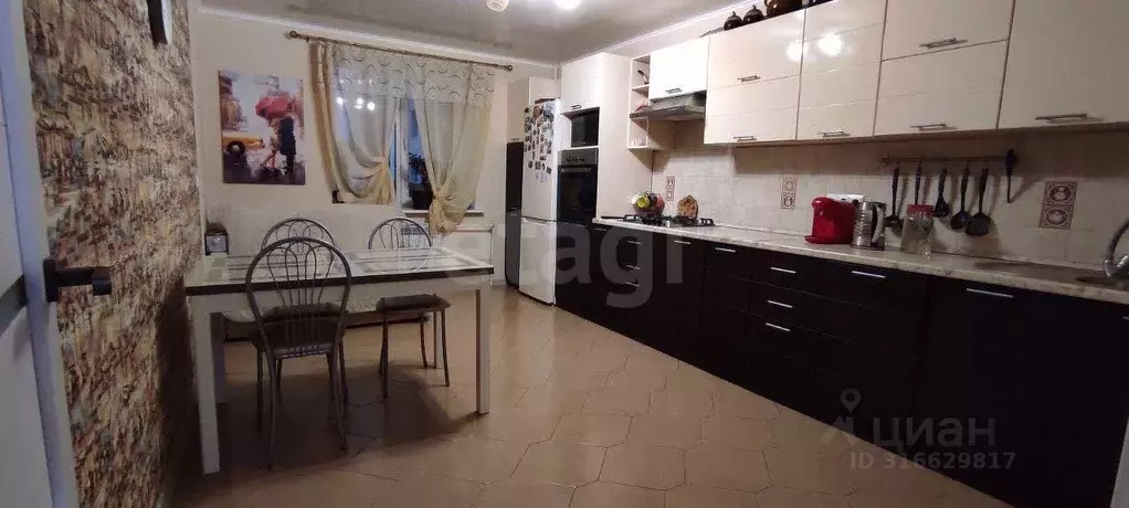 2-к кв. Саратовская область, Энгельс Харьковская ул., 2 (70.3 м) - Фото 0