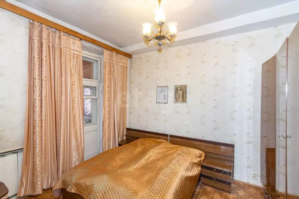 3-к кв. Омская область, Омск ул. Серова, 18 (66.0 м) - Фото 0