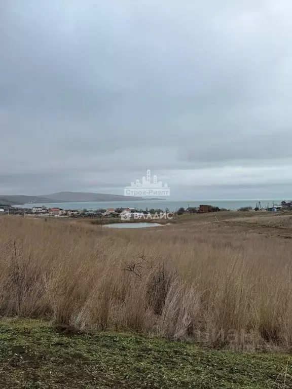 Участок в Крым, Ленинский район, Глазовское с/пос, с. Юркино ул. ... - Фото 1