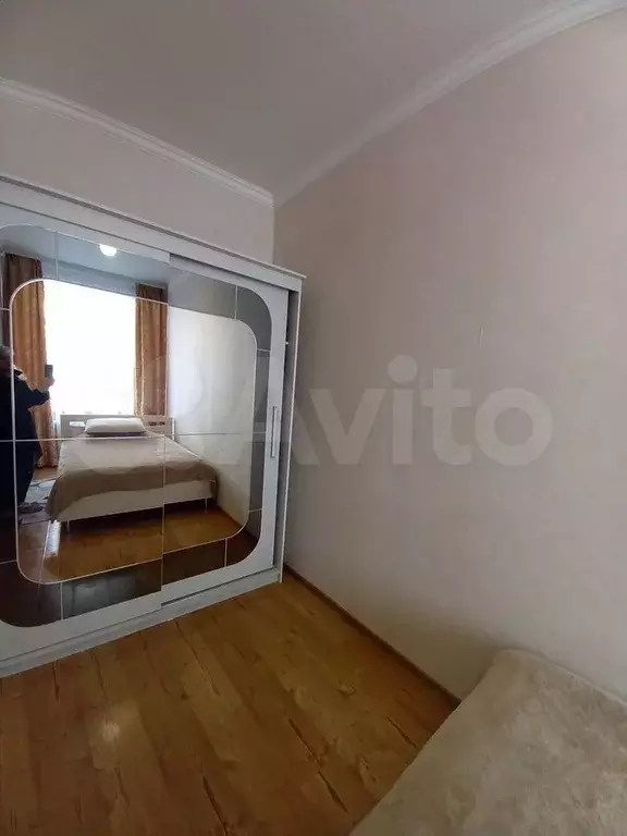 Комната 38 м в 4-к., 1/4 эт. - Фото 1