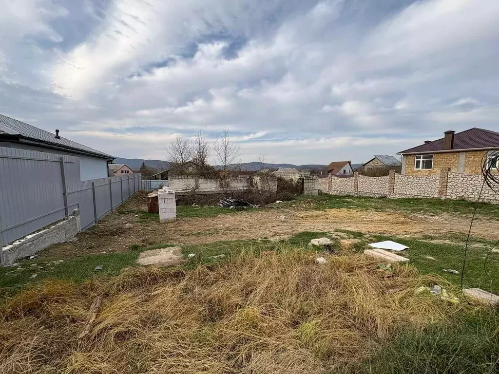 Участок в Севастополь с. Орлиное, ул. Тенистая (6.1 сот.) - Фото 1