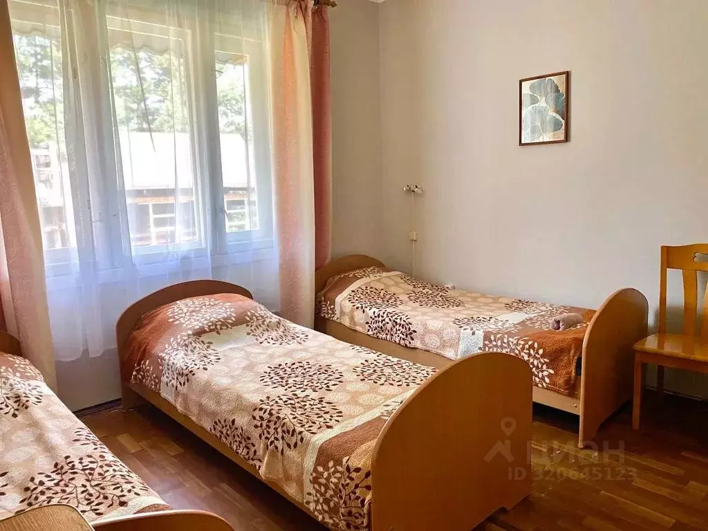 Комната Бурятия, Баргузинский район, с. Максимиха Школьная ул., 5А - Фото 1