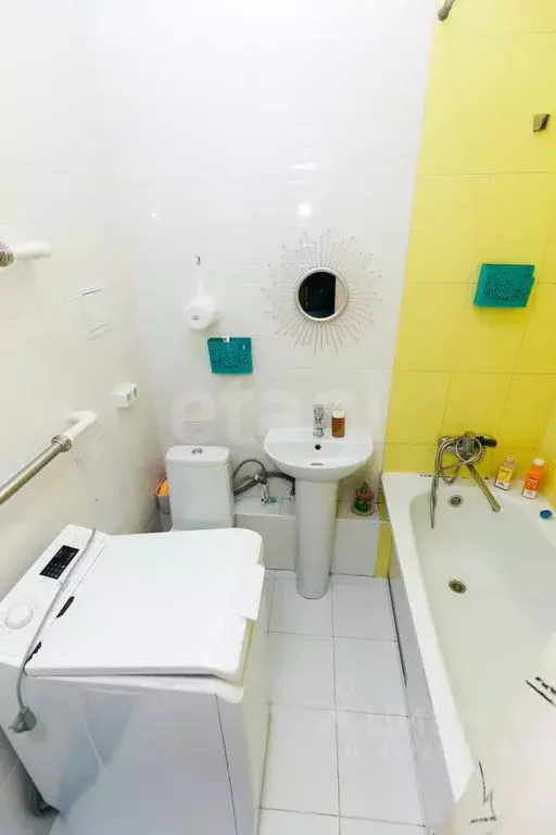 3-к кв. Удмуртия, Ижевск ул. Циолковского, 22к2 (69.7 м) - Фото 0