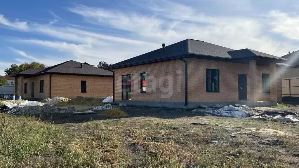 Дом в Белгородская область, Старооскольский городской округ, с. ... - Фото 1