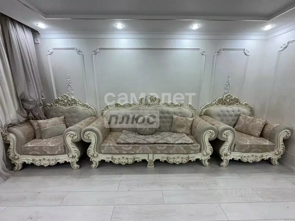 3-к кв. Омская область, Омск ул. Володарского, 120 (64.0 м) - Фото 0