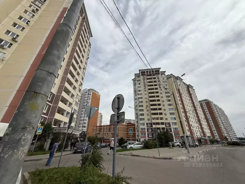 2-к кв. Московская область, Лобня бул. Лобненский, 12 (66.9 м) - Фото 0