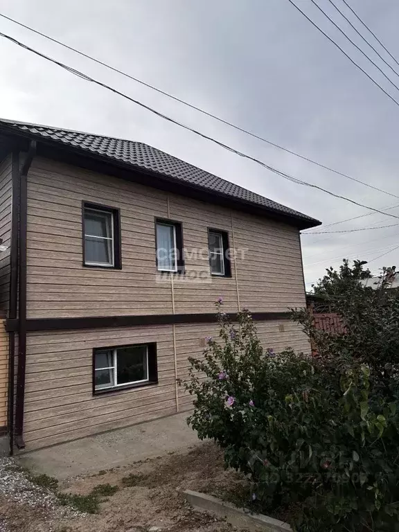 Дом в Астраханская область, Астрахань Астрономическая ул., 33 (126 м) - Фото 1