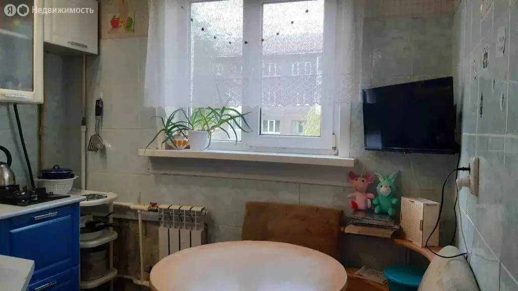 3-комнатная квартира: Первоуральск, улица Ватутина, 63 (57 м) - Фото 1