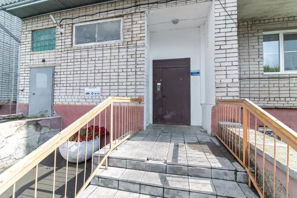 3-к кв. Алтайский край, Барнаул ул. Папанинцев, 114 (65.4 м) - Фото 2