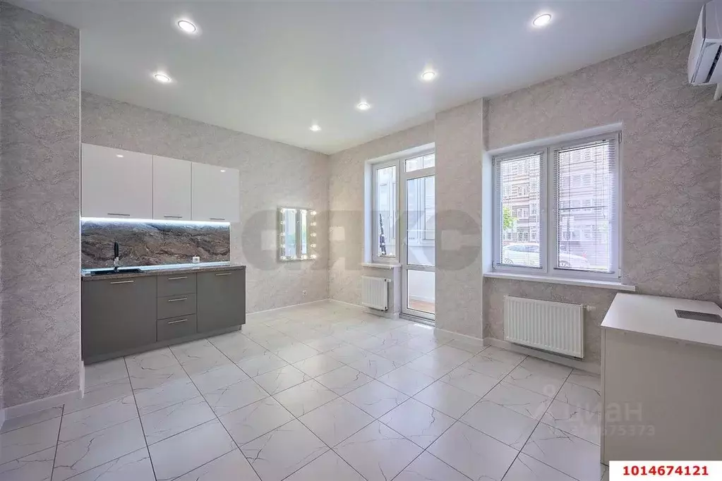 Студия Краснодарский край, Краснодар ул. Им. Мурата Ахеджака (30.0 м) - Фото 1